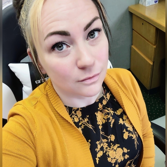 Meet your Posher, Kristin - Picture 2 of 2